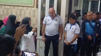 Skuad Persib Takziah ke Rumah Almarhum Bejo Sugiantoro Sebelum Lawan Persebaya