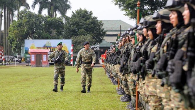 Perkuat Pertahanan Negara, Sekjen Kemhan Letjen TNI Tri Budi Utomo Lantik 787 Patriot Komcad Tahun 2025