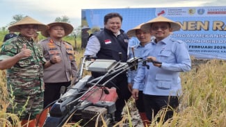 Dukung Modernisasi Pertanian, GSN Salurkan 200 'Paddy Reaper' ke Petani Wonogiri dan Ponorogo