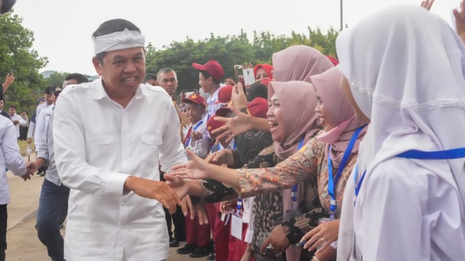 Dana BOS Terbatas, Dedi Mulyadi Minta Siswa Nyumbang Genteng Jika Atap Sekolahnya Rusak