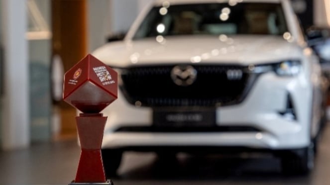 Mazda CX-80 dapat penghargaan sebagai The Best Big SUV di ajang IIMS 2025