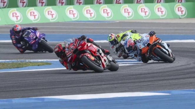 Pembalap Ducati, Francesco Bagnaia, berada di posisi depan