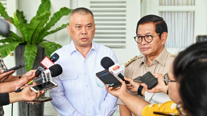 El ministro de Transporte, Dudy Purwajani, se reunió con el gobernador de Yakarta, Pramono Anun  