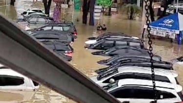 Mobil-mobil tergenang banjir di Grand Galaxy City, Bekasi.