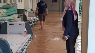 Pasien di RSUD Kota Bekasi Dievakuasi Imbas Terendam Banjir