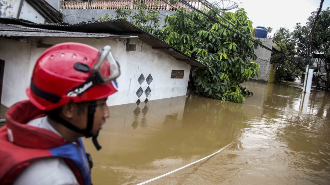 Evakuasi Warga Terdampak Banjir di Wilayah Jakarta