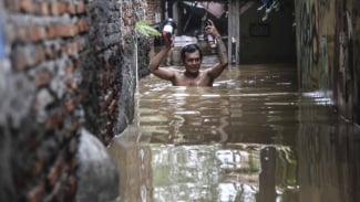  3 RT di Jakarta Barat Tergenang hingga 40 cm