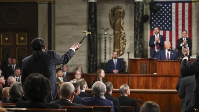 El miembro del DPR de EE. UU. Al Green (Dock: AP Photos/Win McNami) mientras protesta por el discurso de Donald Trump