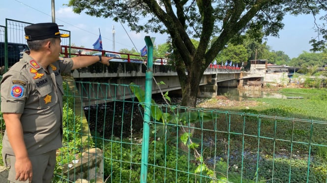 Gedung liar di Setu Picu Banjir, Wakil Wali Kota Depok Geram Perintahkan Satpol PP Segera Bongkar

Translate to Indonesian: Gedung liar di Setu Picu Banjir, Wakil Wali Kota Depok Geram Perintahkan Satpol PP Segera Bongkar