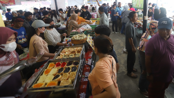 Berburu Takjil Buka PUASA DI BENHIL