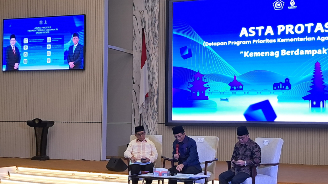Ministro religioso Nasaruddin Umar (Dock: Natania Longdong) durante la conferencia de prensa de PROTAS