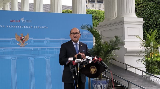 Chief Executive Officer Badan Pengelola Investasi Daya Anagata Nusantara (Danantara), Rosan Roeslani di Kompleks Istana Kepresidenan, Jakarta Pusat, Jumat, 7 Maret 2025