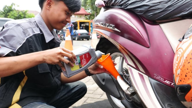 Ganti Oli Gratis untuk Motor yang Terendam Banjir di Jabodetabek