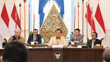 De Indonesische president Prabovo Subino -rangen en onder Indonesische ondernemers in Merdeca Palace, Central Jakarta (Fotobron: Rasman - Press Bureau of the Presidential Secretariat)