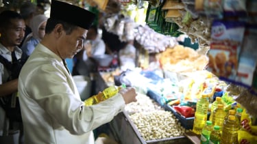 Menteri Pertanian Andi Amran  Sulaiman melakukan inspeksi mendadak (sidak) ke Pasar Jaya Lenteng Agung, Jakarta Selatan