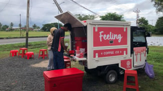 Hadir dengan Konsep Bajaj, Coffee Bar Berjalan di Banjarbaru Jadi Tempat Nongkrong Unik