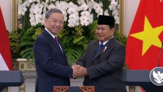 Indonesia and Vietnam Set to Finalize EEZ Agreement During Prabowo's Hanoi Visit Soon