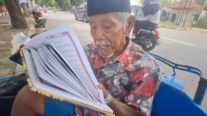 Mbah Tarjo, Tukang Becak Brebes yang Mampu Khatam Al-Qur'an 4 Kali dalam Sebulan