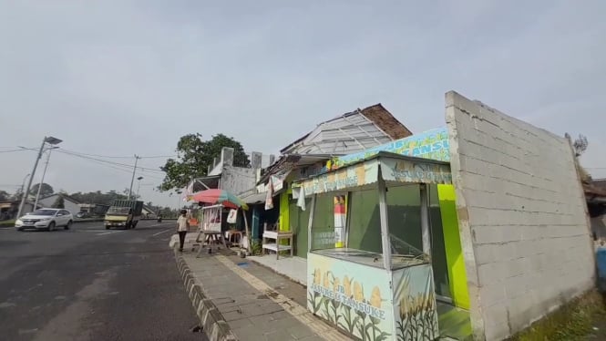 Hujan Es dan Angin Kencang Terjang Tasikmalaya, Sejumlah Bangunan Rusak