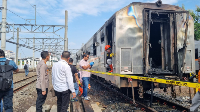 Gerbong KA terbakar di Stasiu