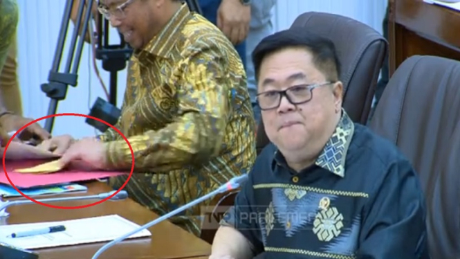 Viral Anggota Komisi VI DPR Herman Khaeron terima amplop saat RDP bareng Pertami