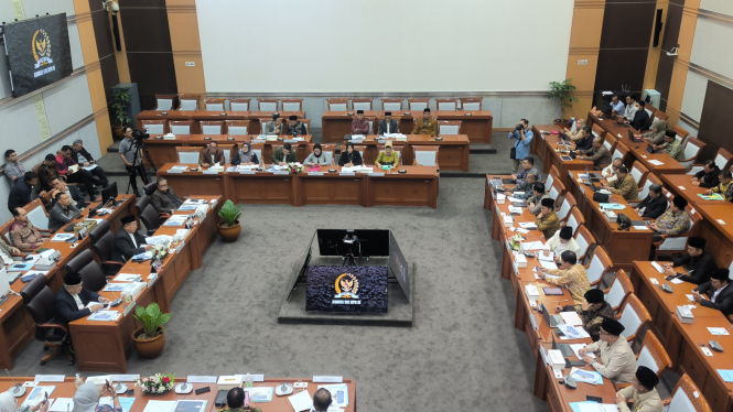 Menteri Agama Nasaruddin Umar dalam rapat kerja bersama Komisi VIII membahas soal persiapan penyelenggaraan haji 2025 di Kompleks Parlemen, Senayan, Jakarta Pusat, Rabu, 12 Maret 2025
