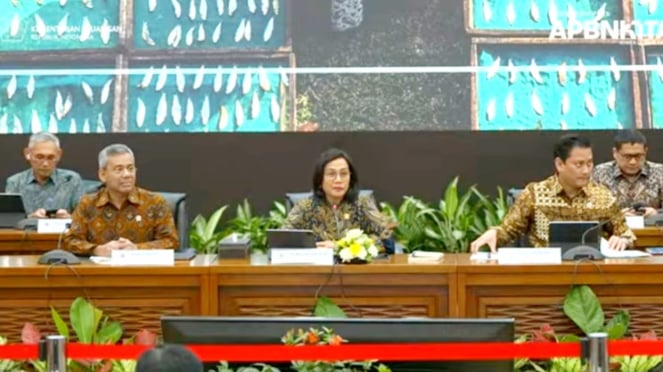 (Menteri Keuangan, Sri Mulyani Indrawati Besta Jajaranya, Dalam Konferensi Pers Apbn Kita Bulan Januari Dan Februari 2025 Di Kementerian Keuangan, Jakarta, Kamis, 13 Maret 2025)