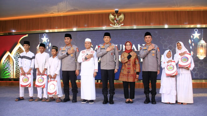 Polri menggelar buka bersama dengan media dan anak yatim