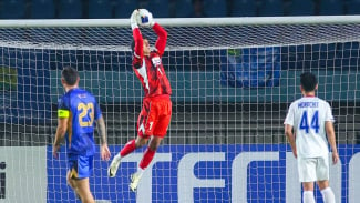 Libur Kompetisi, Kiper Persib Boyong Keluarga ke Bali