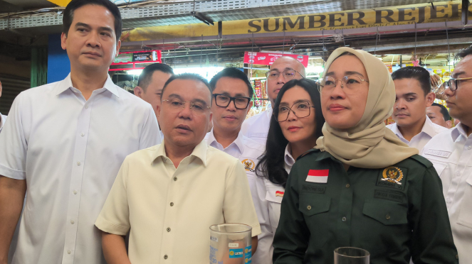 Wakil Ketua DPR RI, Sufmi Dasco Ahmad Dan Komisi VI DPR USAI SIDAK MINYAKITA DI PASAR KRAMAT JATI, JAKARTA TIMUR, JUMAT, 14 MARET 2025