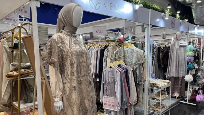 Berburu Baju Lebaran di Aeon Tanjung Barat Mulai dari Rp30 Ribu, Ada Personal Colour Test Juga Lho!