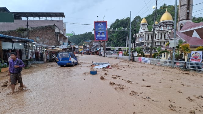 Banjir Bandang hingga Longsor, Kawasan Objek Wisata Danau Toba Ditutup Sementara