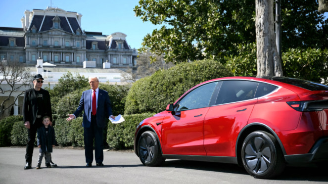 Donald Trump compró Tesla C.