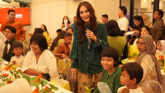 Dukung Akses Pendidikan, Luna Maya Rayakan Momen Ramadan Bareng Seniman dan Anak Jalanan