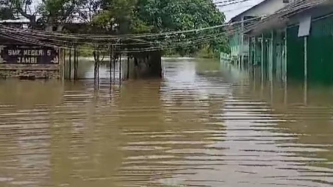 SMK Negeri 5 Kota Jambi Tergenang Banjir