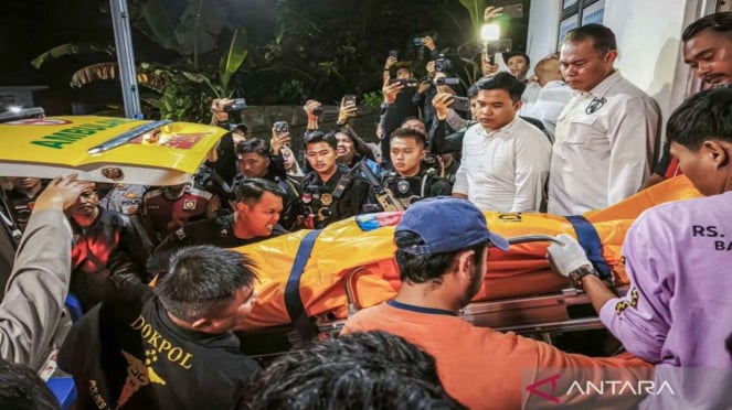 Jenazah Polisi Yang Tertembak Saat Gerebek Judi Sabung Ayam