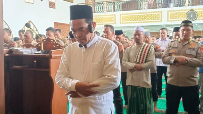 Polda Jatim Salat Gaib untuk 3 Polisi yang Gugur Ditembak Oknum TNI