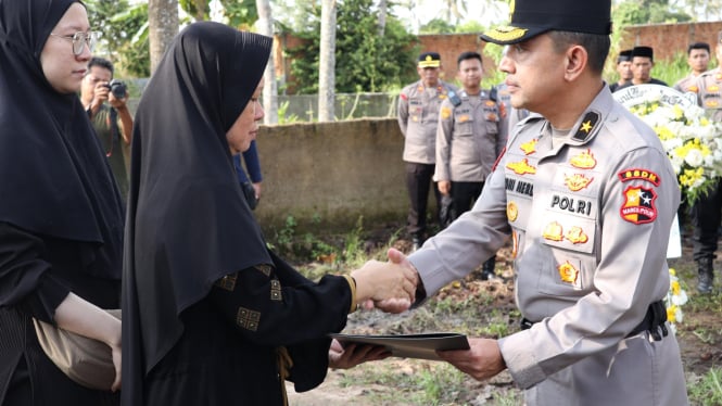 Jenderal Ini Antar Langsung Surat KPLB 3 Polisi Tewas Ditembak saat Gerebek Judi Sabung Ayam