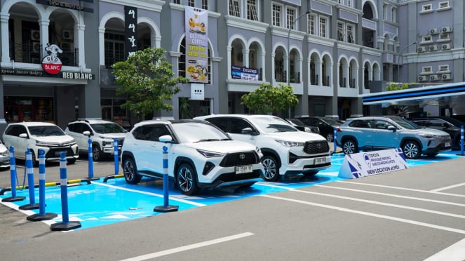 Spot Parkir Dan Chaging Spot Gratis untuk Mobil Toyota