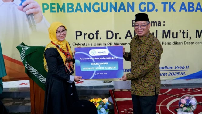 Penyerahan Simbolis Dukungan Pembanguna Gedung dari Bank Aladin Syariah