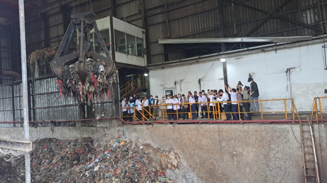 Pramono, Zulhas dan Pratikno Tinjau Pengolahan Sampah Terpadu Bantar Gebang, Soroti Soal Ini