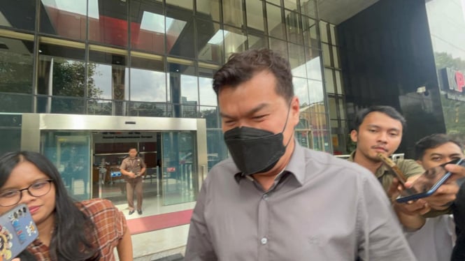Eks Napi Andi Narogong usai diperiksa KPK jadi saksi pada kasus dugaan korupsi e-KTP