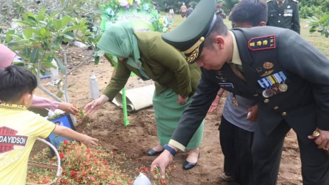 Militar Vía: Ceremonia de caminata del cementerio militar de Sertu Arbunya