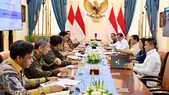 Presiden RI Prabowo Subianto memimpin rapat bersama jajaran Dewan Ekonomi Nasional (DEN) di Istana Merdeka, Jakarta, pada Rabu, 19 Maret 2025 (sumber foto: Rusman - Biro Pers Sekretariat Presiden)