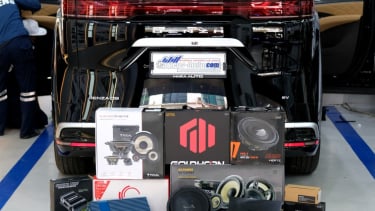 Perangkat audio aftermarket Denza D9 Electric