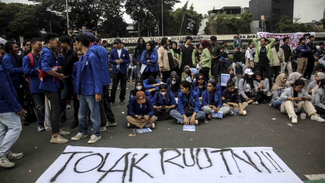 Mahasiwa Terluka saat Demo Tolak RUU TNI, DPR Soroti Aksi Represif Polisi: Gunakan Cara Humanis!