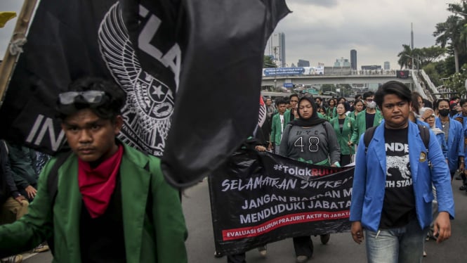 67dc0be82d1c2-aksi-mahasiswa-demo-tolak-pengesahan-uu-tni_665_374