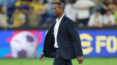 Ekspresi Murung Patrick Kluivert Usui Timnas Indonesia Digilas Australia 5-1