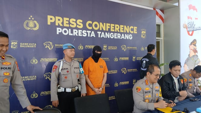 MR, Pelaku Mutilasi Sepupunya Saat Dihadirkan Dalam Pers Konference Di Polresta Tangerang