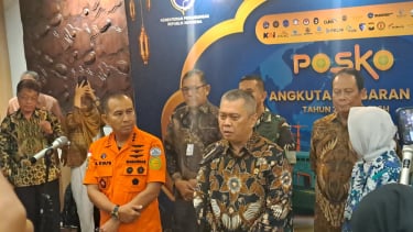 Menteri Perhubungan Dudy Purwagandhi di Posko Pusat Angkutan Lebaran 2025